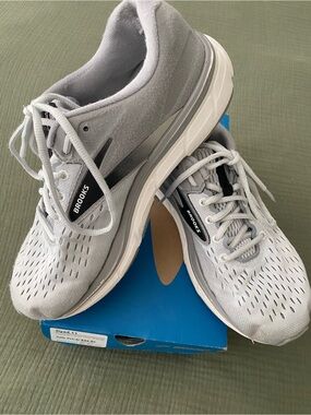 Brooks Dyad 11 Men's Athletic Running/Walking Shoes - Wide/2E